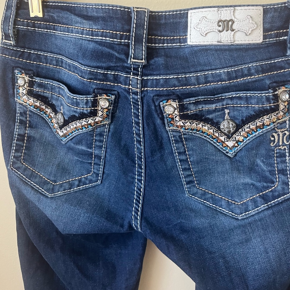 Miss Me Signature Capri Jeans Embellished Fray Hem 29